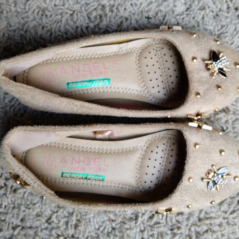 Girl's Size 9 Decorative Stud Flats